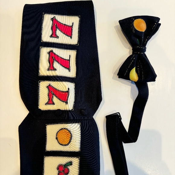 Silk Vegas Cummerbund with matching bow tie. - Picture 1 of 1